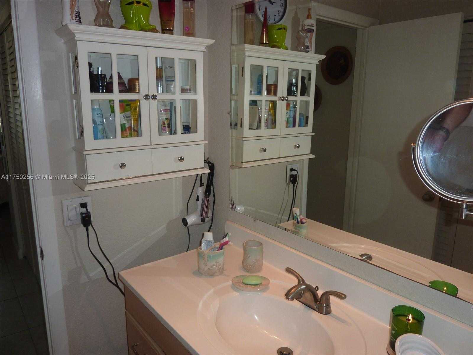 Small Image of 10123 SUNRISE LAKES BLVD #104, Sunrise Number 29