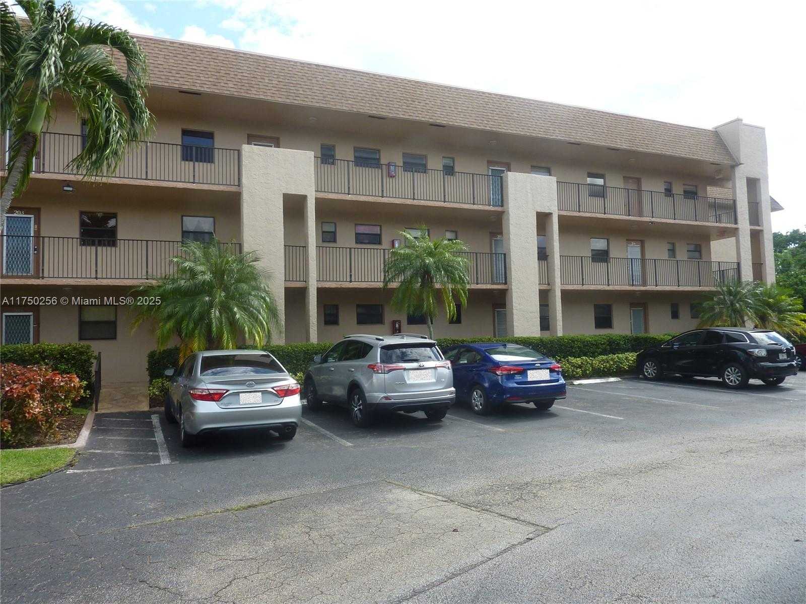 Small Image of 10123 SUNRISE LAKES BLVD #104, Sunrise Number 32