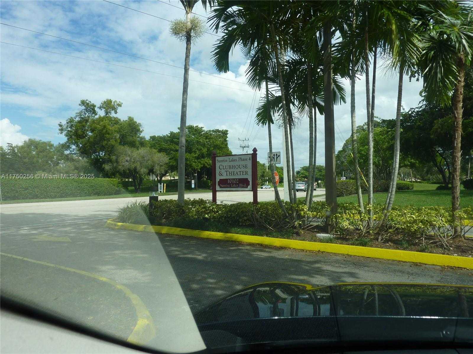 Small Image of 10123 SUNRISE LAKES BLVD #104, Sunrise Number 33