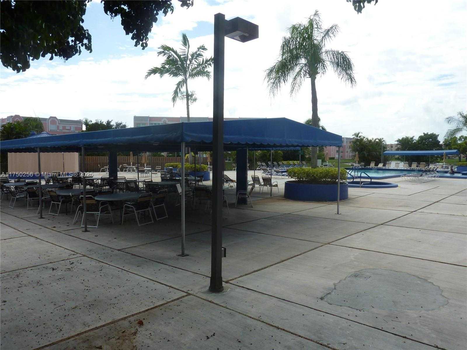 Small Image of 10123 SUNRISE LAKES BLVD #104, Sunrise Number 34
