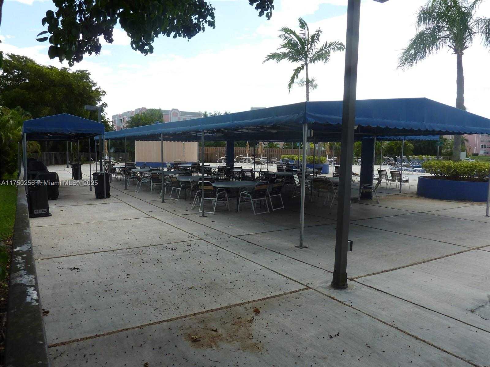 Small Image of 10123 SUNRISE LAKES BLVD #104, Sunrise Number 35