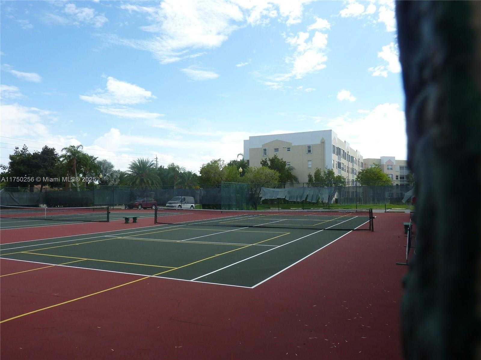 Small Image of 10123 SUNRISE LAKES BLVD #104, Sunrise Number 37
