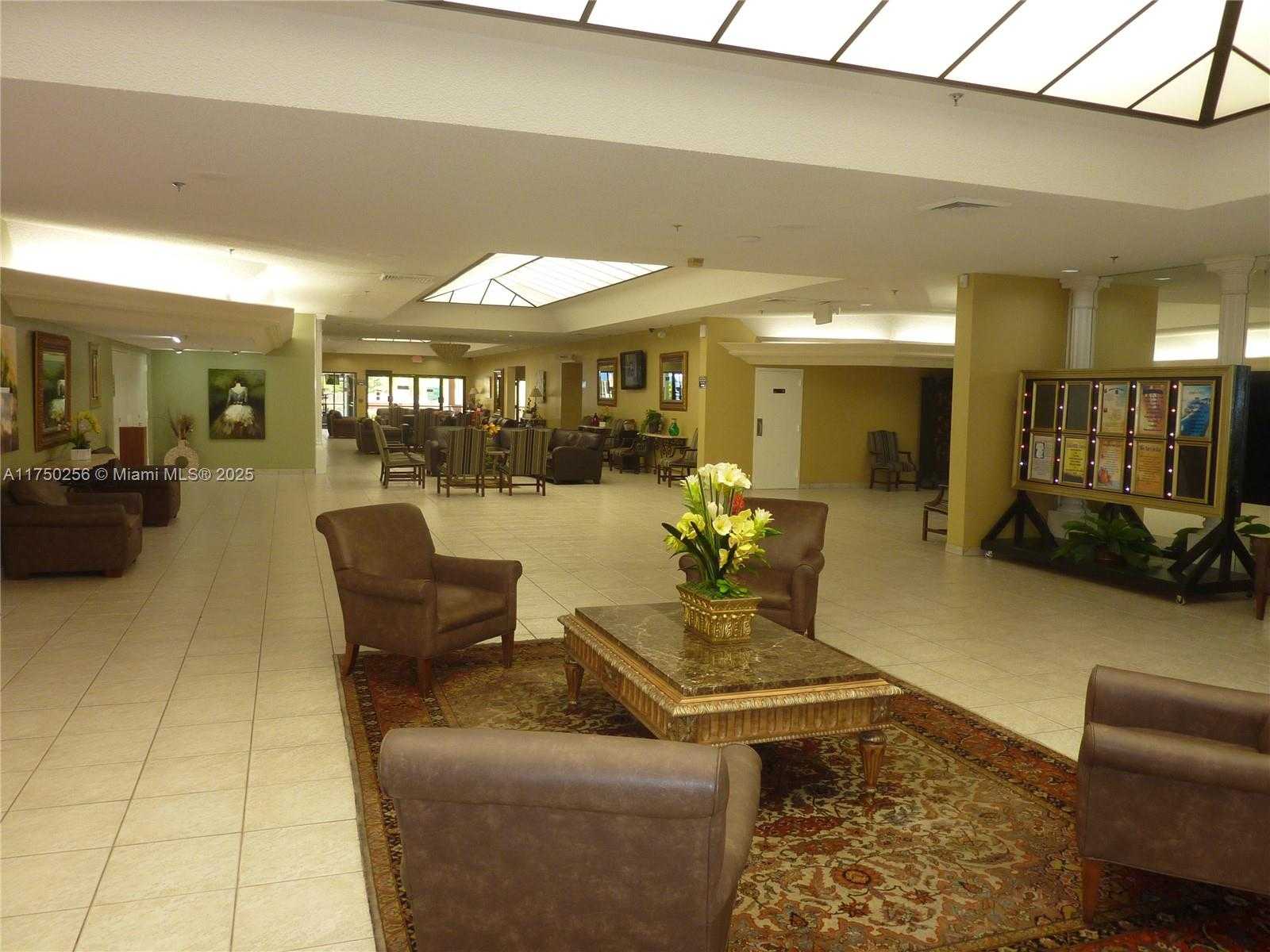 Small Image of 10123 SUNRISE LAKES BLVD #104, Sunrise Number 38