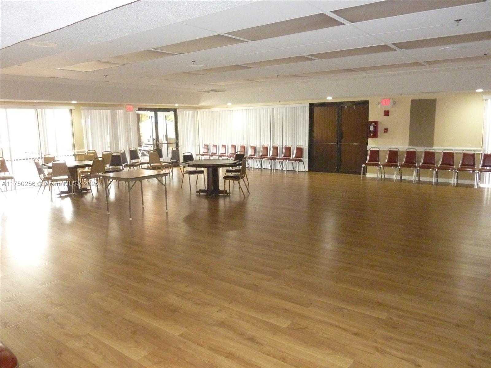 Small Image of 10123 SUNRISE LAKES BLVD #104, Sunrise Number 43