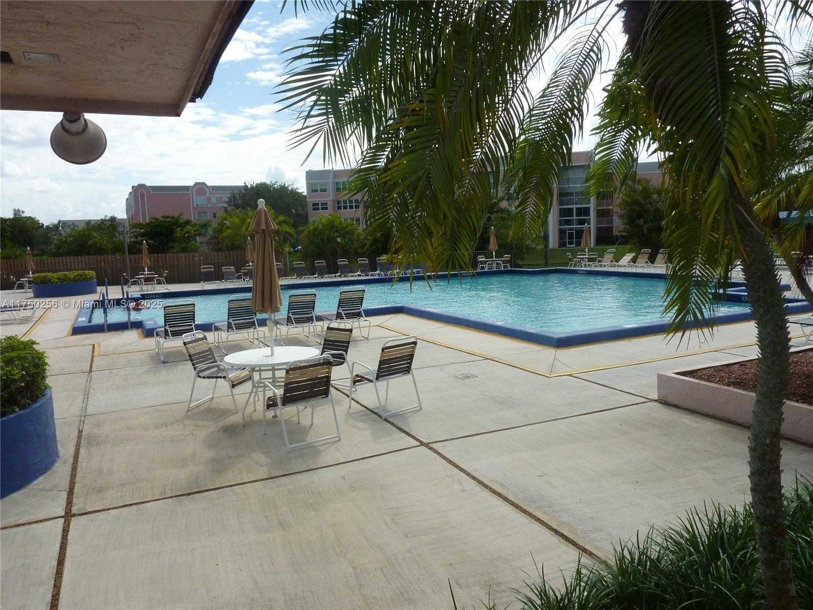 Small Image of 10123 SUNRISE LAKES BLVD #104, Sunrise Number 44