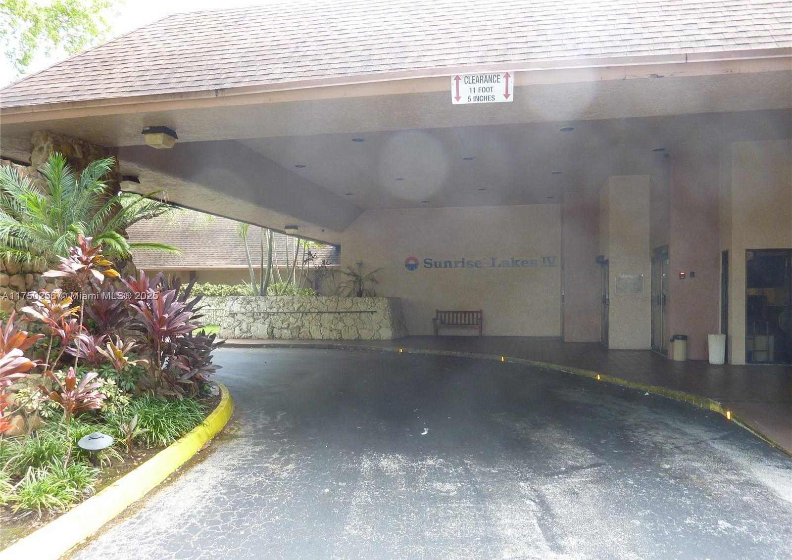 Small Image of 10123 SUNRISE LAKES BLVD #104, Sunrise Number 47
