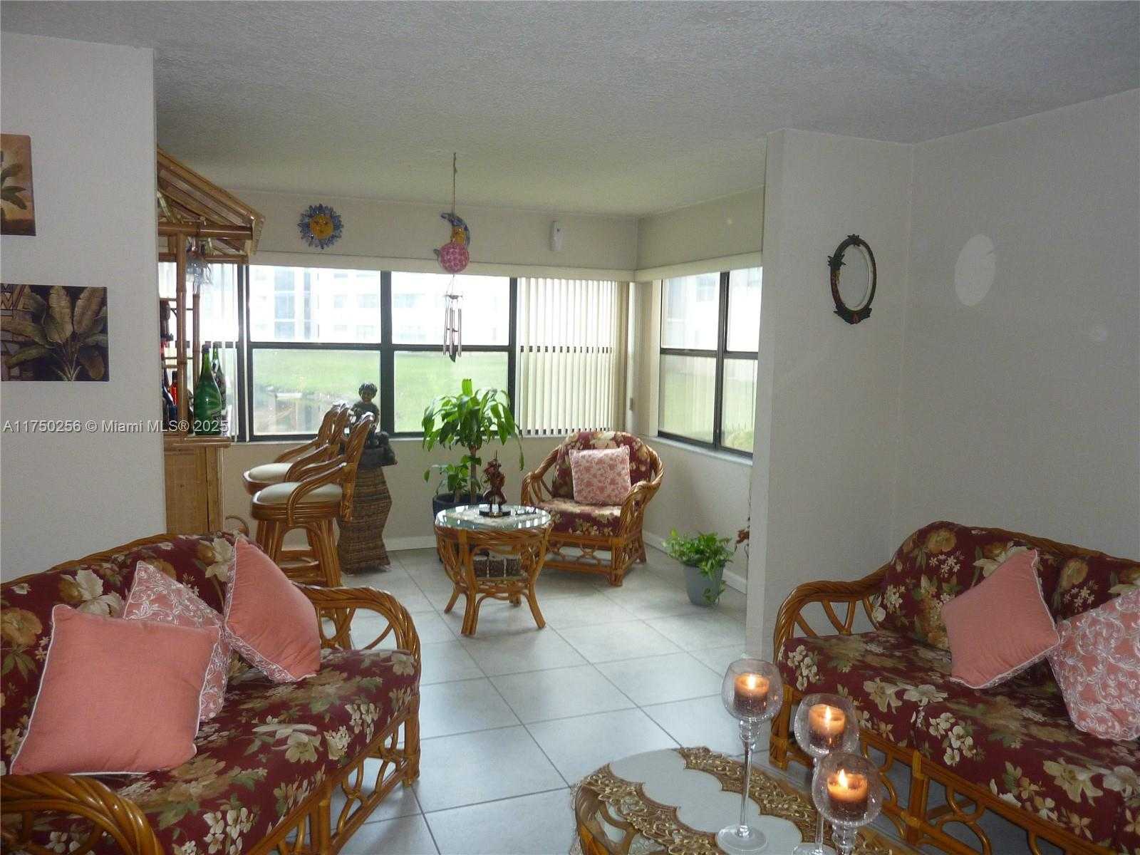 Small Image of 10123 SUNRISE LAKES BLVD #104, Sunrise Number 6
