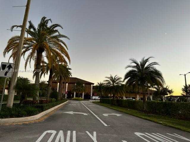 Small Image of 13500 SW 1st St, Pembroke Pines, FL 33027, USA Number 12