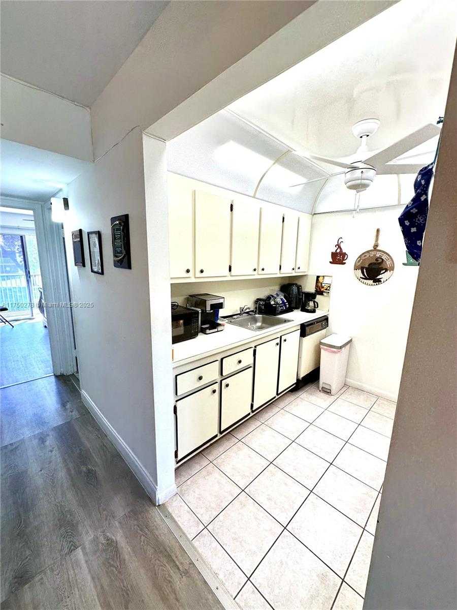 Small Image of 13500 SW 1st St, Pembroke Pines, FL 33027, USA Number 6