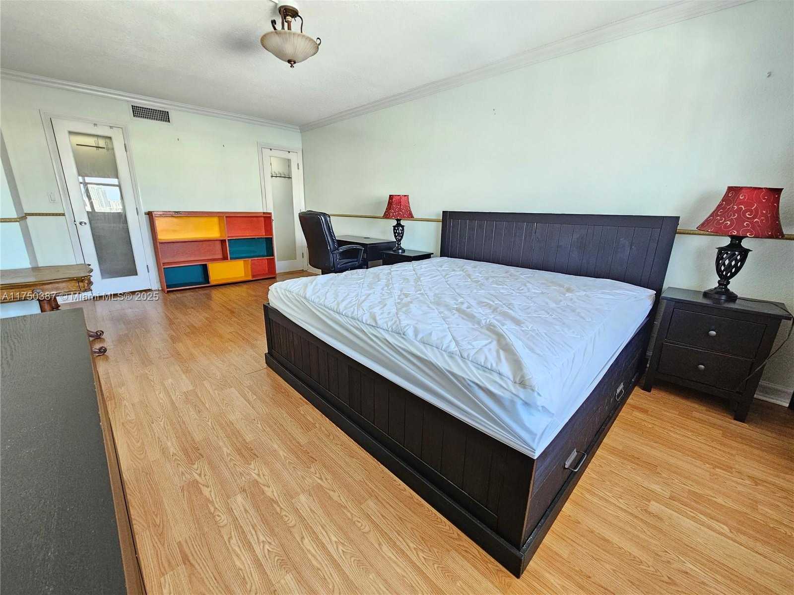 Small Image of 427 GOLDEN ISLES DR #16E, Hallandale Beach Number 10
