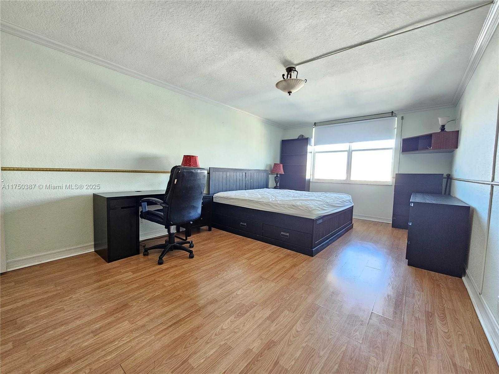 Small Image of 427 GOLDEN ISLES DR #16E, Hallandale Beach Number 11