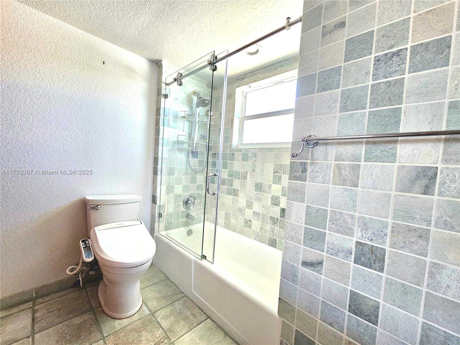 Small Image of 427 GOLDEN ISLES DR #16E, Hallandale Beach Number 12
