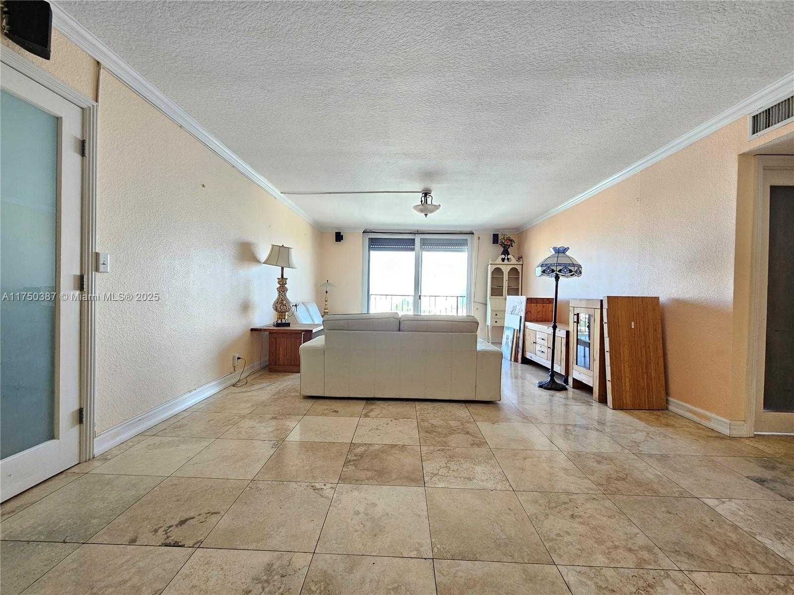 Small Image of 427 GOLDEN ISLES DR #16E, Hallandale Beach Number 5
