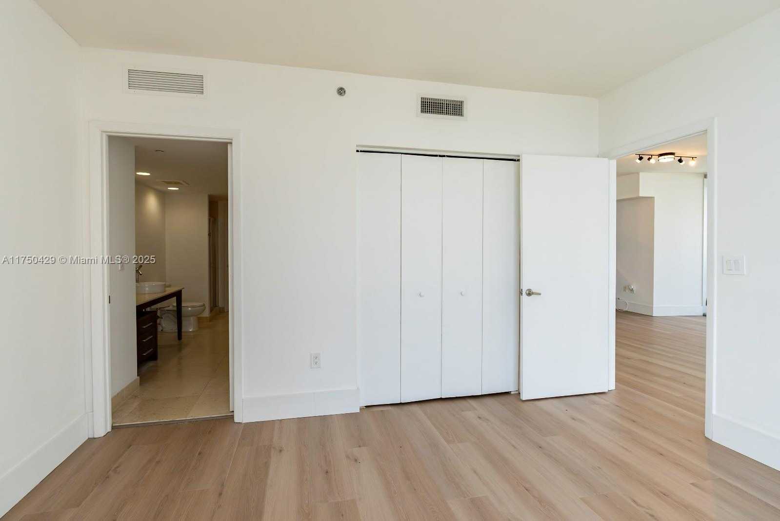 Small Image of 495 BRICKELL AVE #2102, Miami Number 43