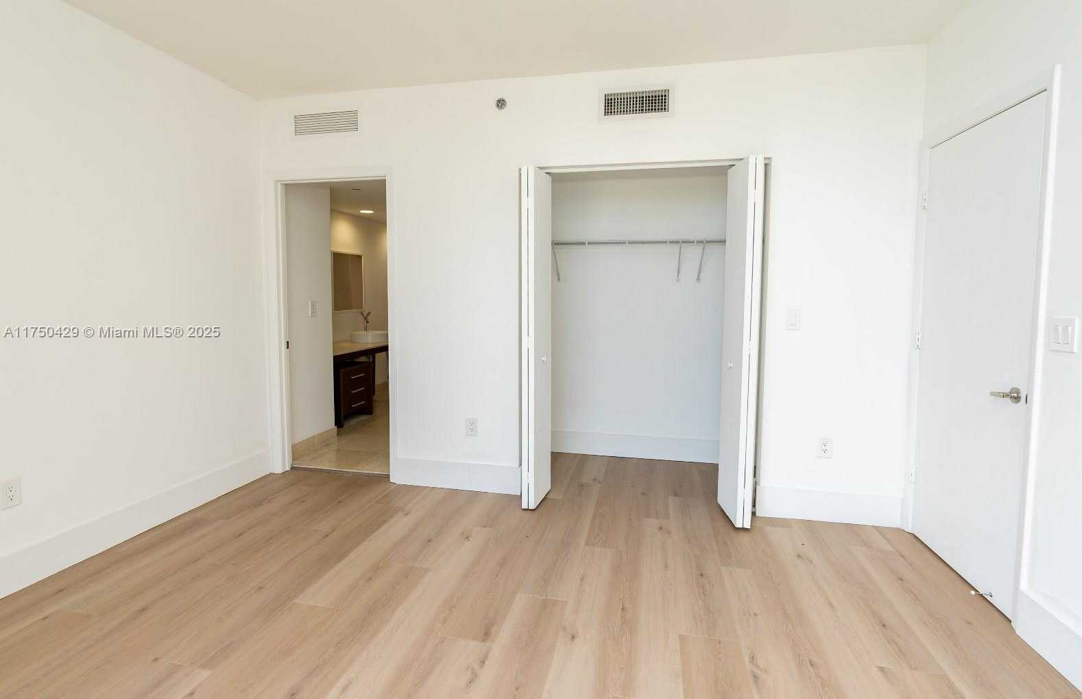 Small Image of 495 BRICKELL AVE #2102, Miami Number 44