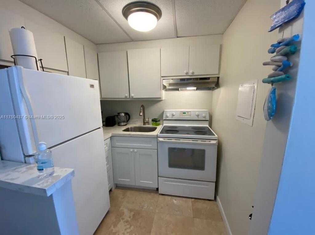 Small Image of 7904 WEST DR #110, North Bay Village Number 9