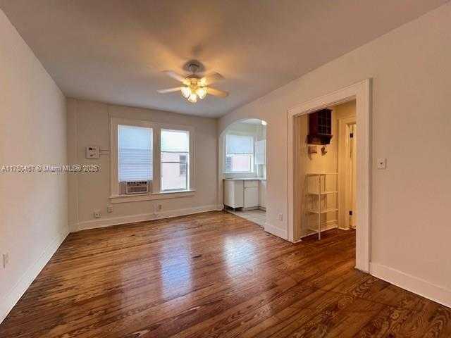 Small Image of 642 MICHIGAN AVE #14, Miami Beach Number 3