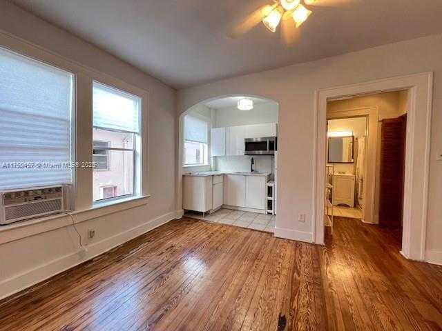 Small Image of 642 MICHIGAN AVE #14, Miami Beach Number 4