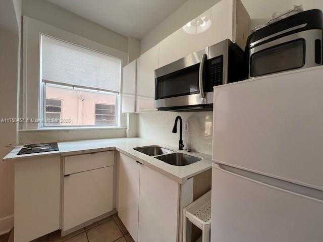 Small Image of 642 MICHIGAN AVE #14, Miami Beach Number 5