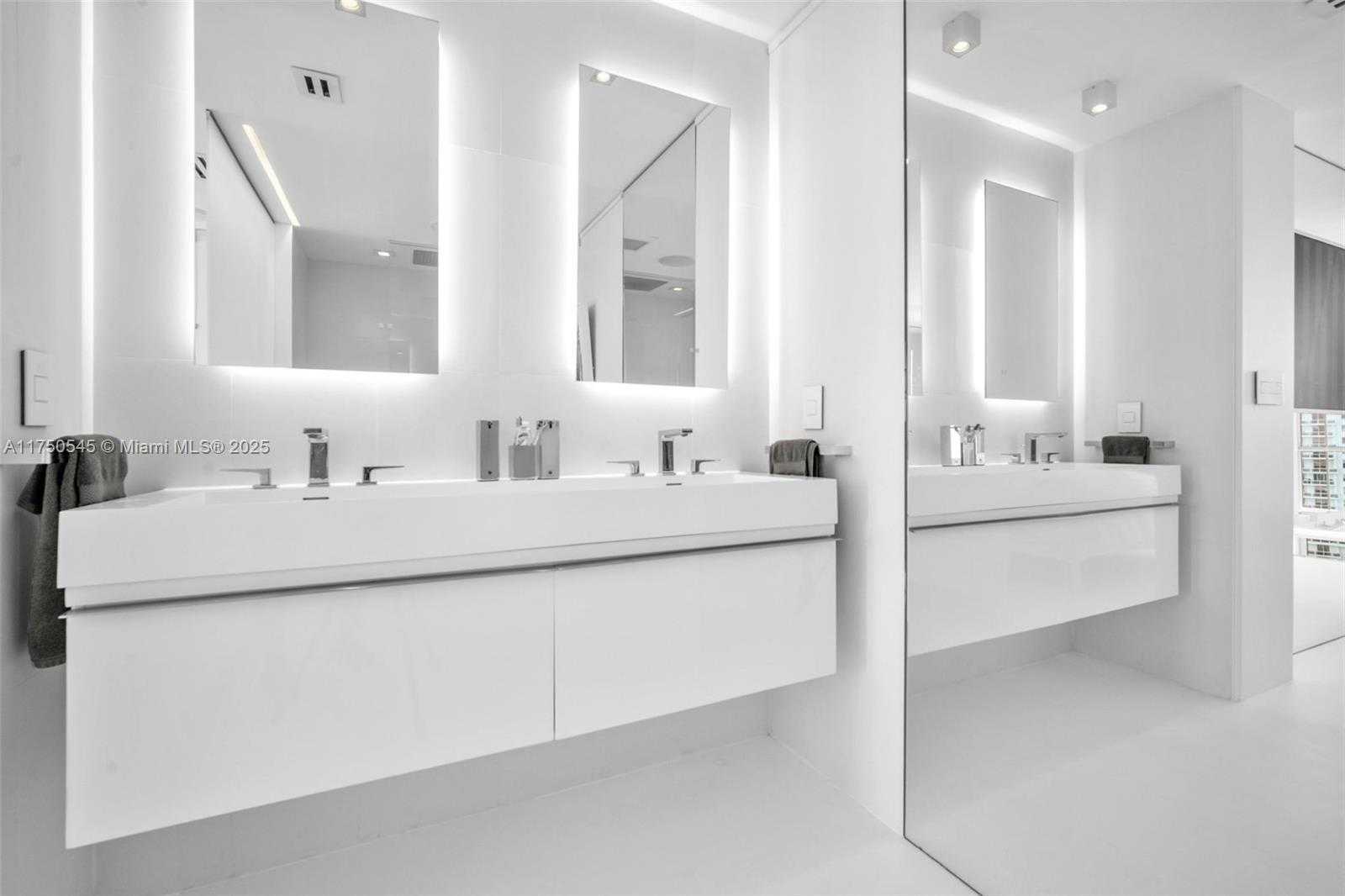 Small Image of 300 SOUTH BISCAYNE BLVD #L-1012, Miami Number 20