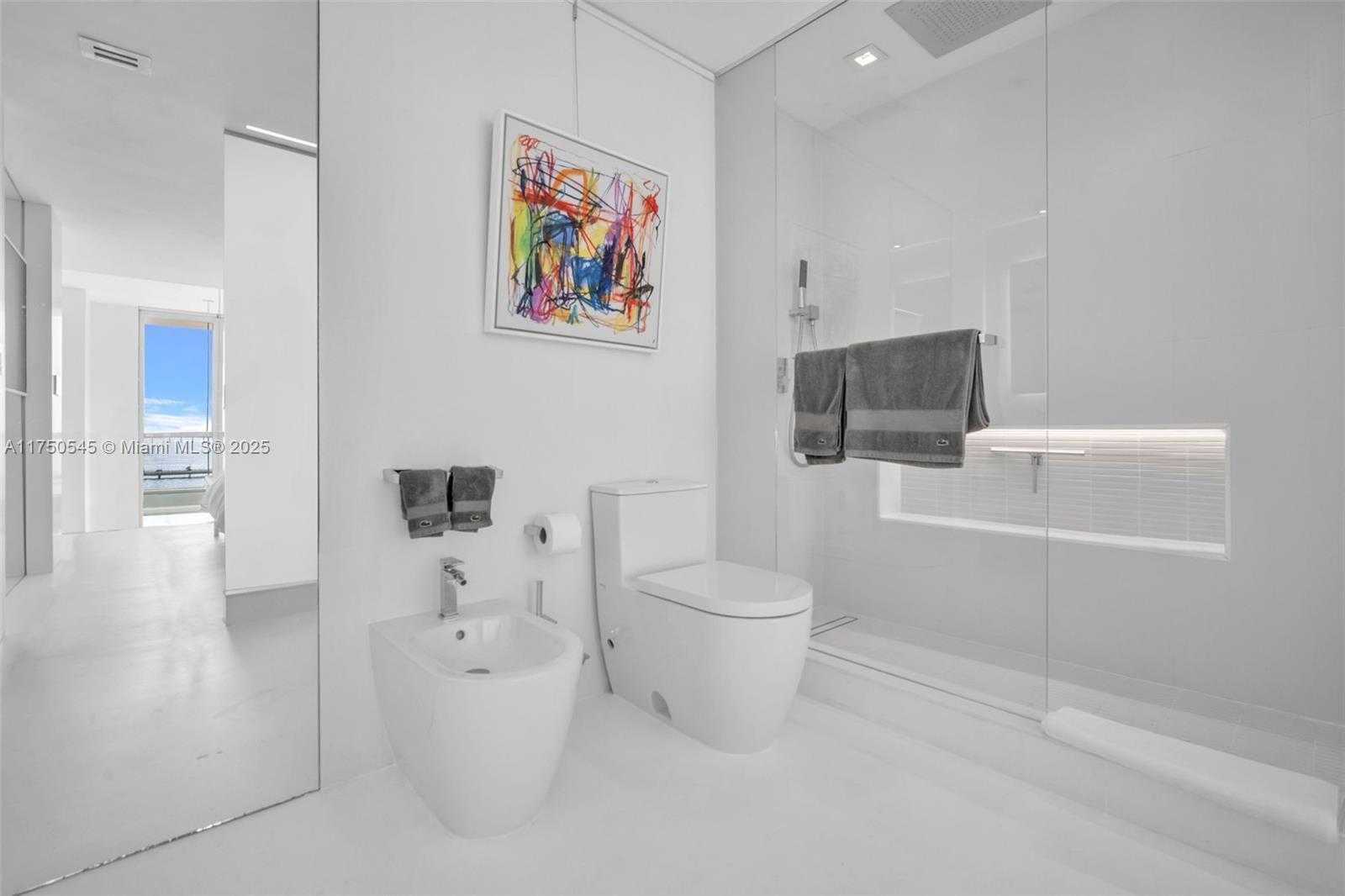 Small Image of 300 SOUTH BISCAYNE BLVD #L-1012, Miami Number 22