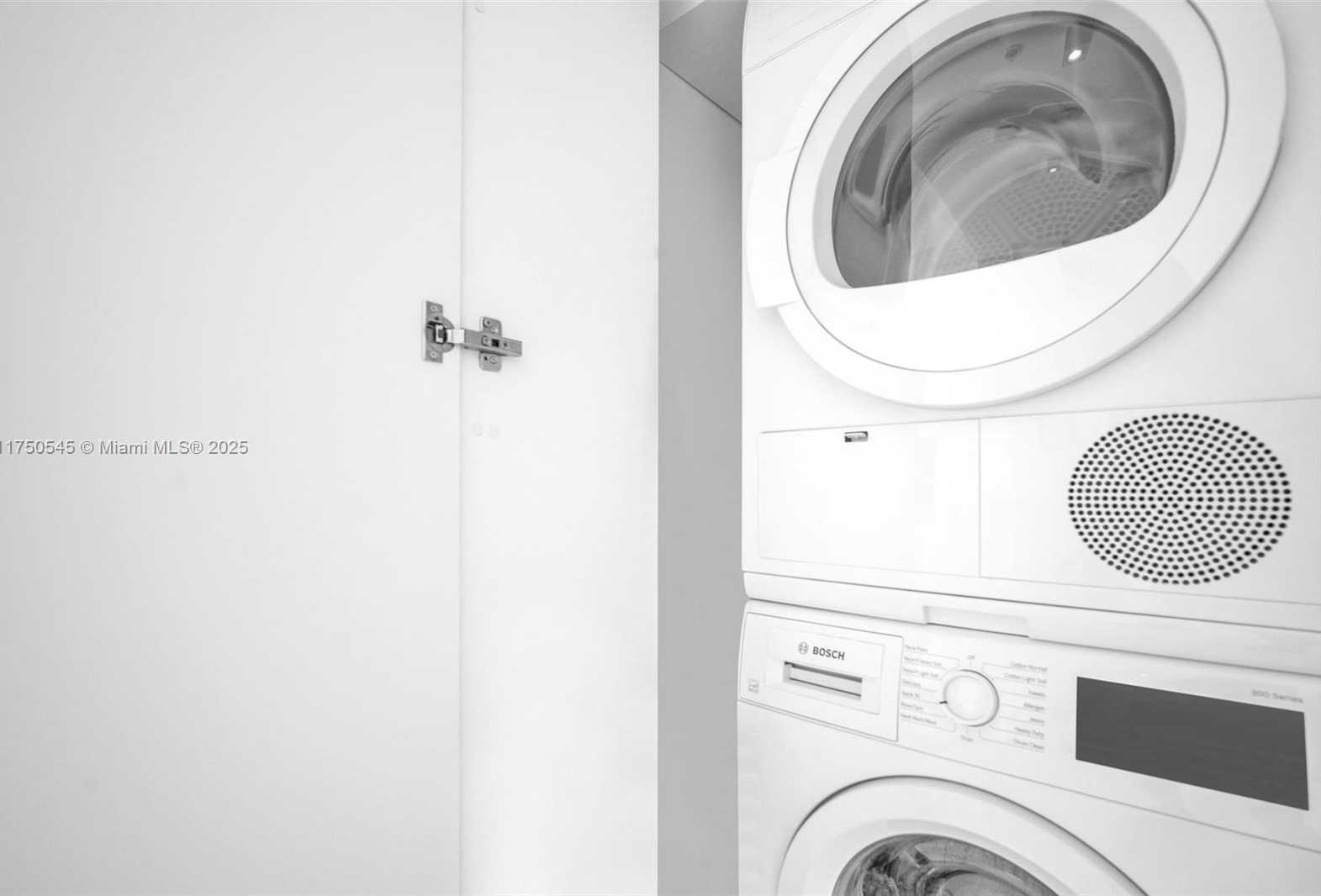 Small Image of 300 SOUTH BISCAYNE BLVD #L-1012, Miami Number 25
