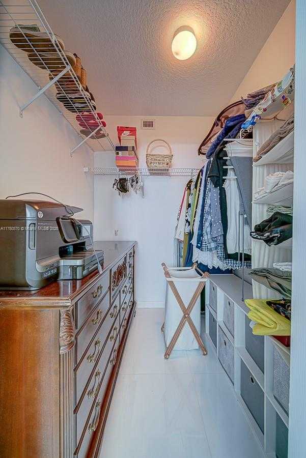 Small Image of 2000 NORTH BAYSHORE DR #526, Miami Number 20