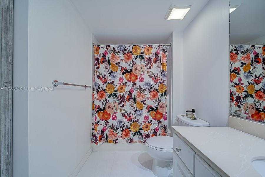 Small Image of 2000 NORTH BAYSHORE DR #526, Miami Number 22
