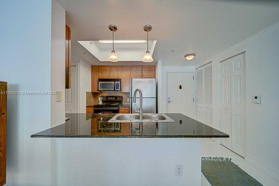 Small Image of 2000 NORTH BAYSHORE DR #526, Miami Number 3