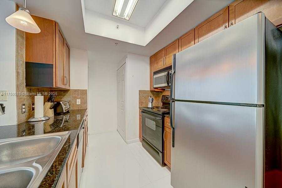 Small Image of 2000 NORTH BAYSHORE DR #526, Miami Number 4