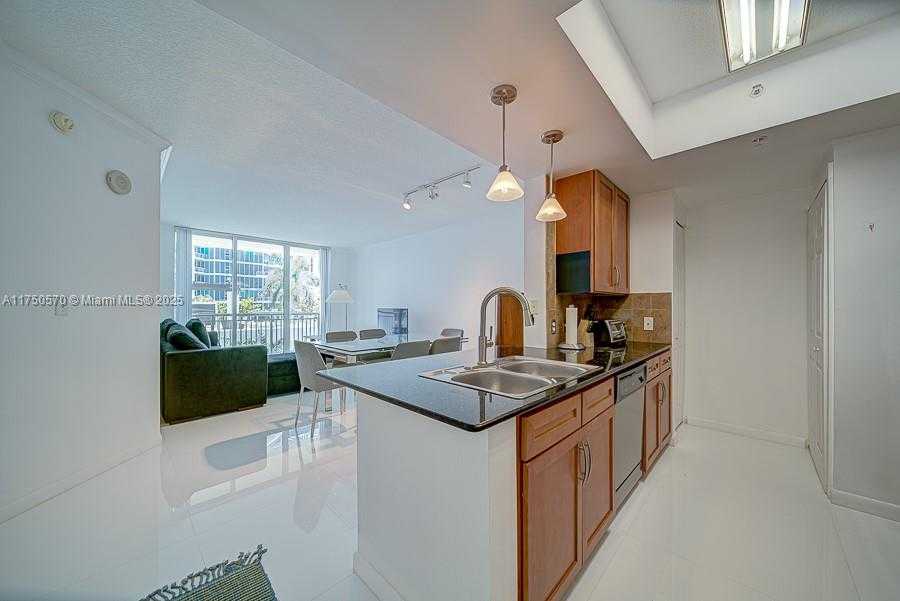 Small Image of 2000 NORTH BAYSHORE DR #526, Miami Number 7