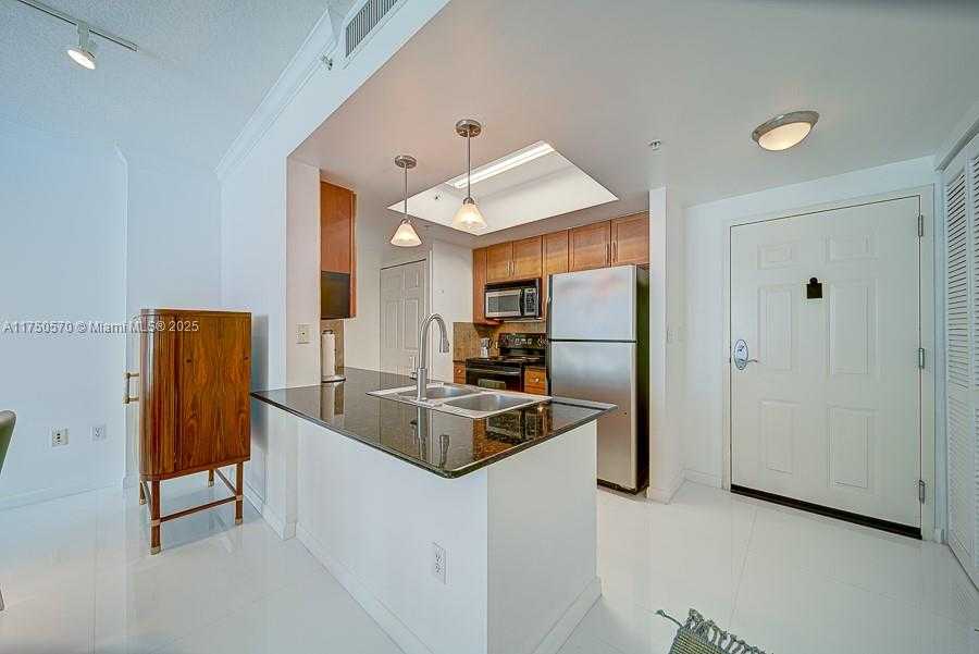Small Image of 2000 NORTH BAYSHORE DR #526, Miami Number 8