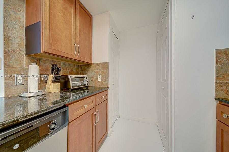 Small Image of 2000 NORTH BAYSHORE DR #526, Miami Number 9