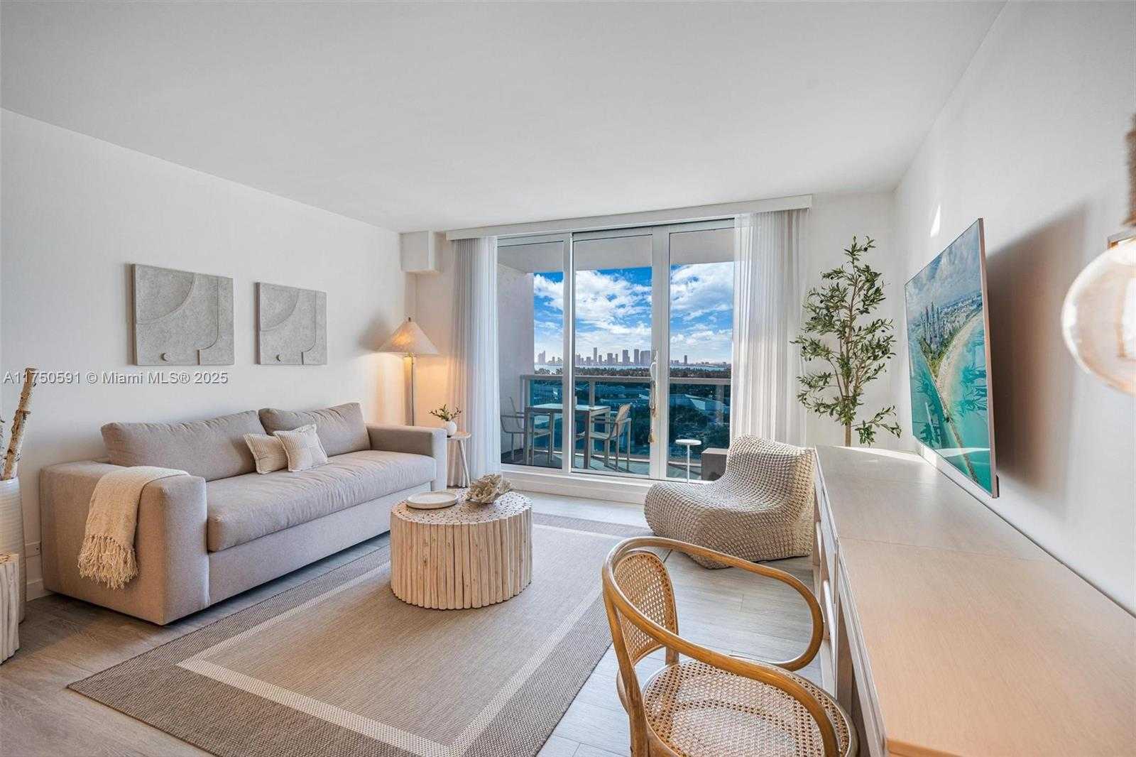 Small Image of 2301 COLLINS AVE #1534, Miami Beach Number 3