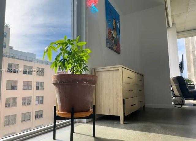 Small Image of 151 SE 1st St, Miami, FL 33131, USA Number 2