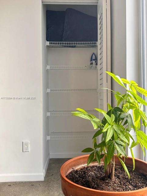 Small Image of 151 SE 1st St, Miami, FL 33131, USA Number 20