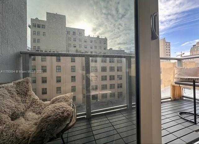 Small Image of 151 SE 1st St, Miami, FL 33131, USA Number 21
