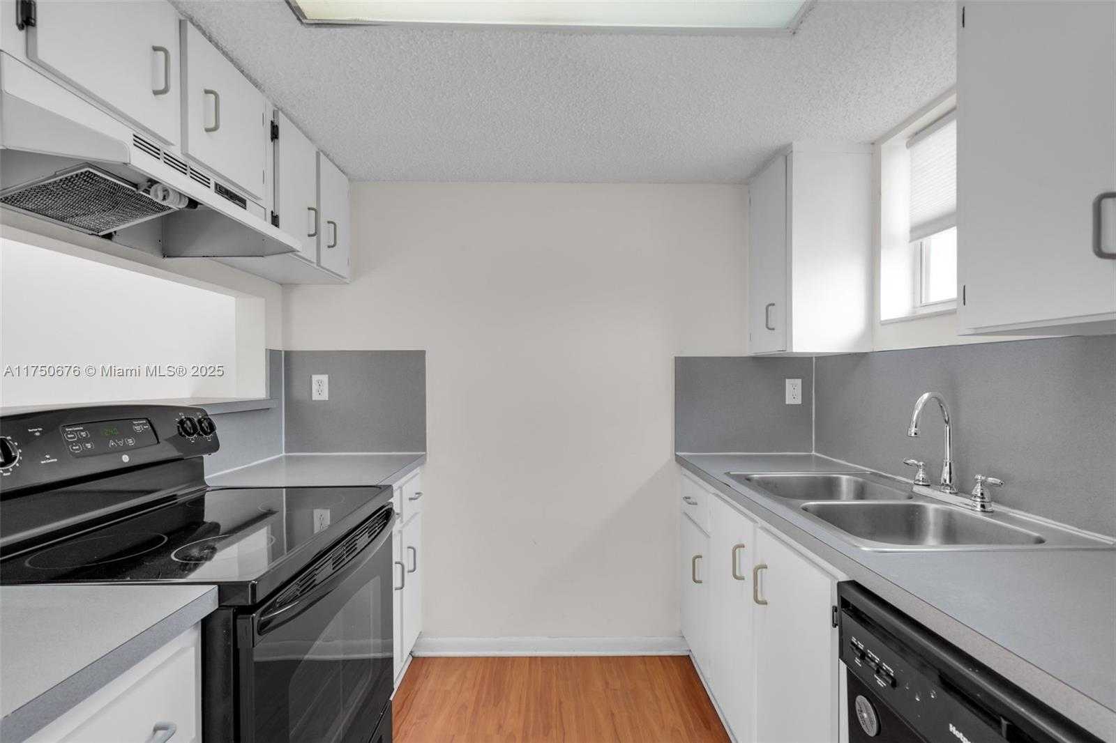 Small Image of 29 SANTILLANE AVE #7, Coral Gables Number 11