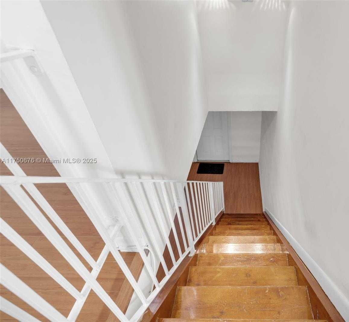 Small Image of 29 SANTILLANE AVE #7, Coral Gables Number 19