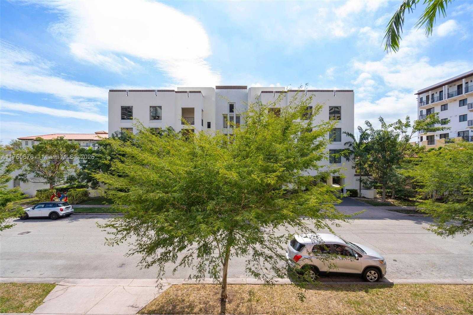 Small Image of 29 SANTILLANE AVE #7, Coral Gables Number 21