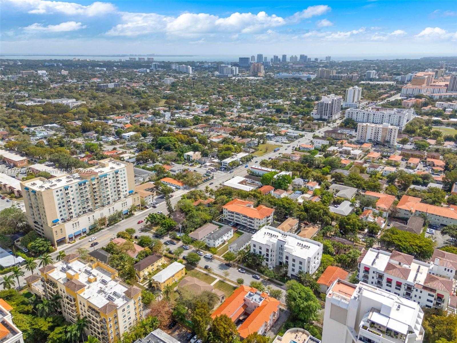 Small Image of 29 SANTILLANE AVE #7, Coral Gables Number 31
