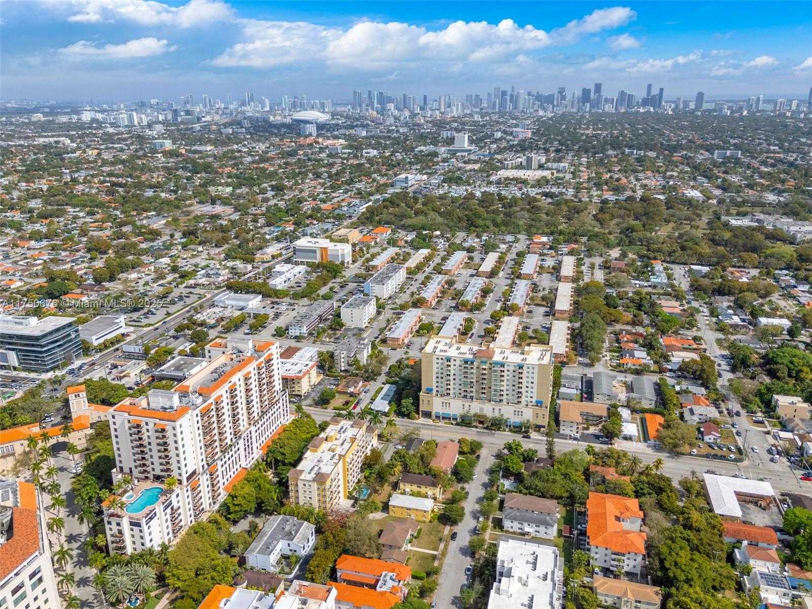 Small Image of 29 SANTILLANE AVE #7, Coral Gables Number 35
