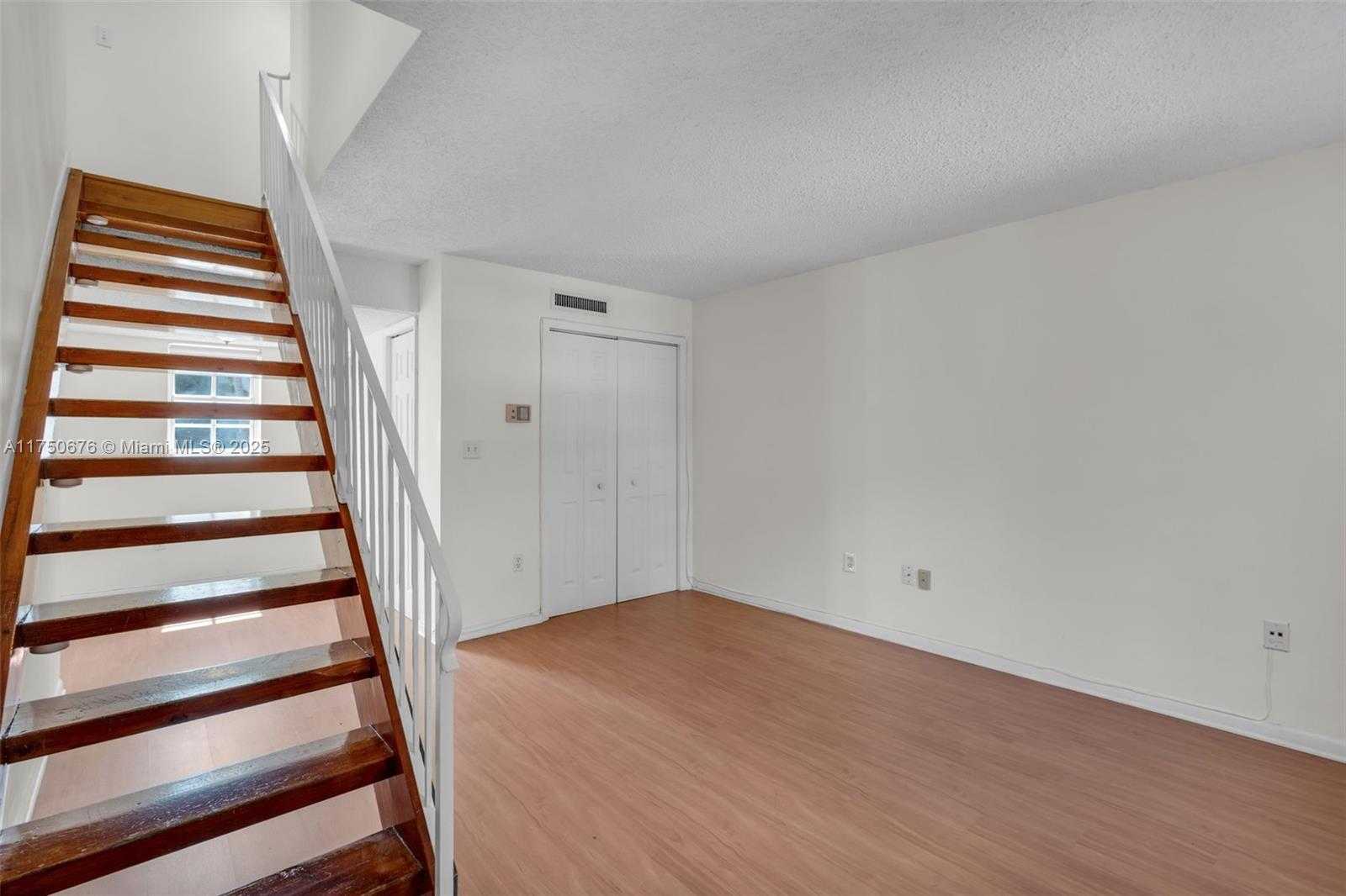 Small Image of 29 SANTILLANE AVE #7, Coral Gables Number 5