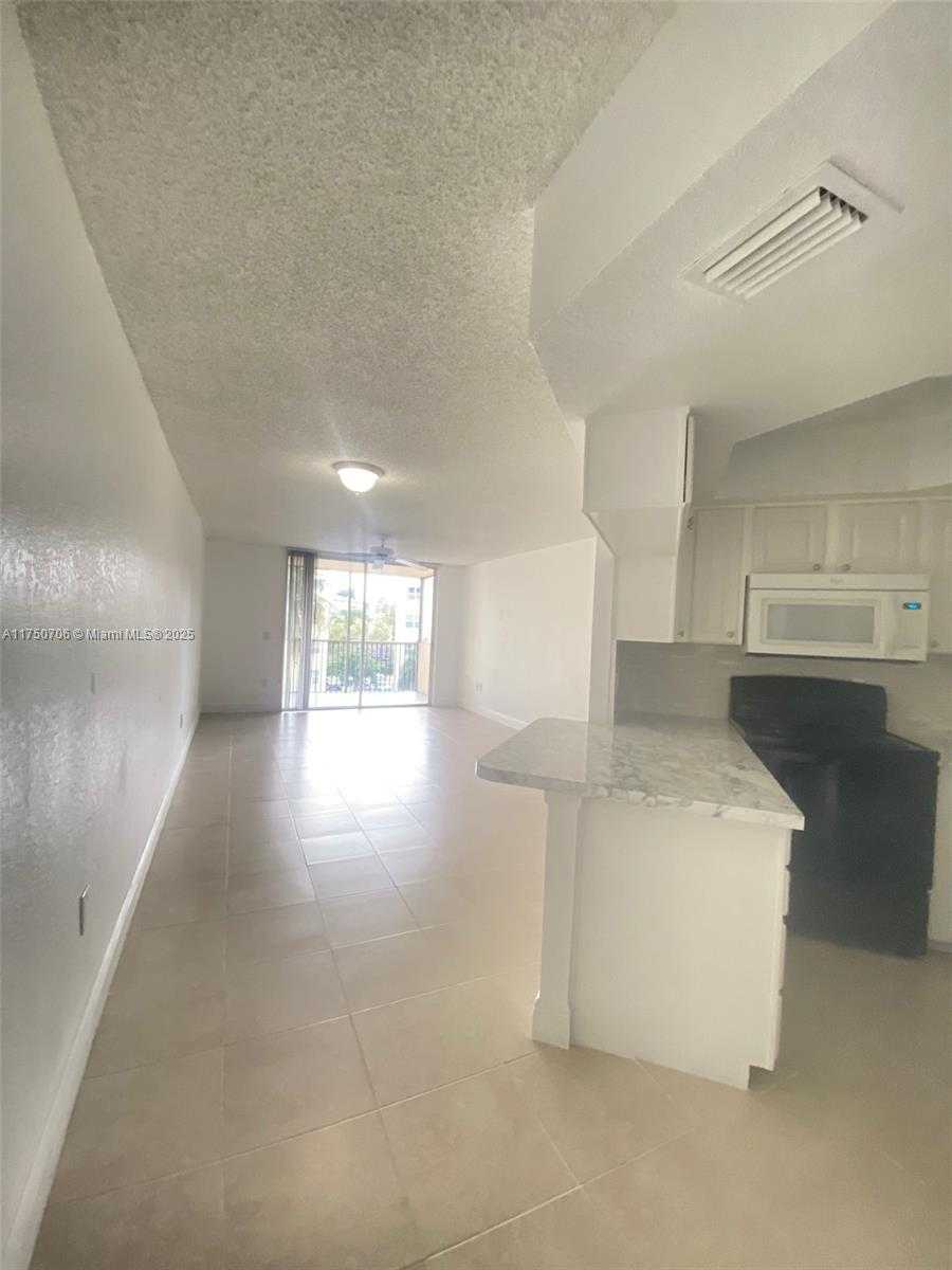 Small Image of 8255 LAKE DR #405, Doral Number 12