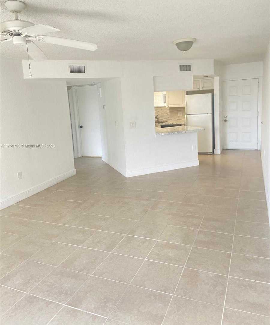 Small Image of 8255 LAKE DR #405, Doral Number 13