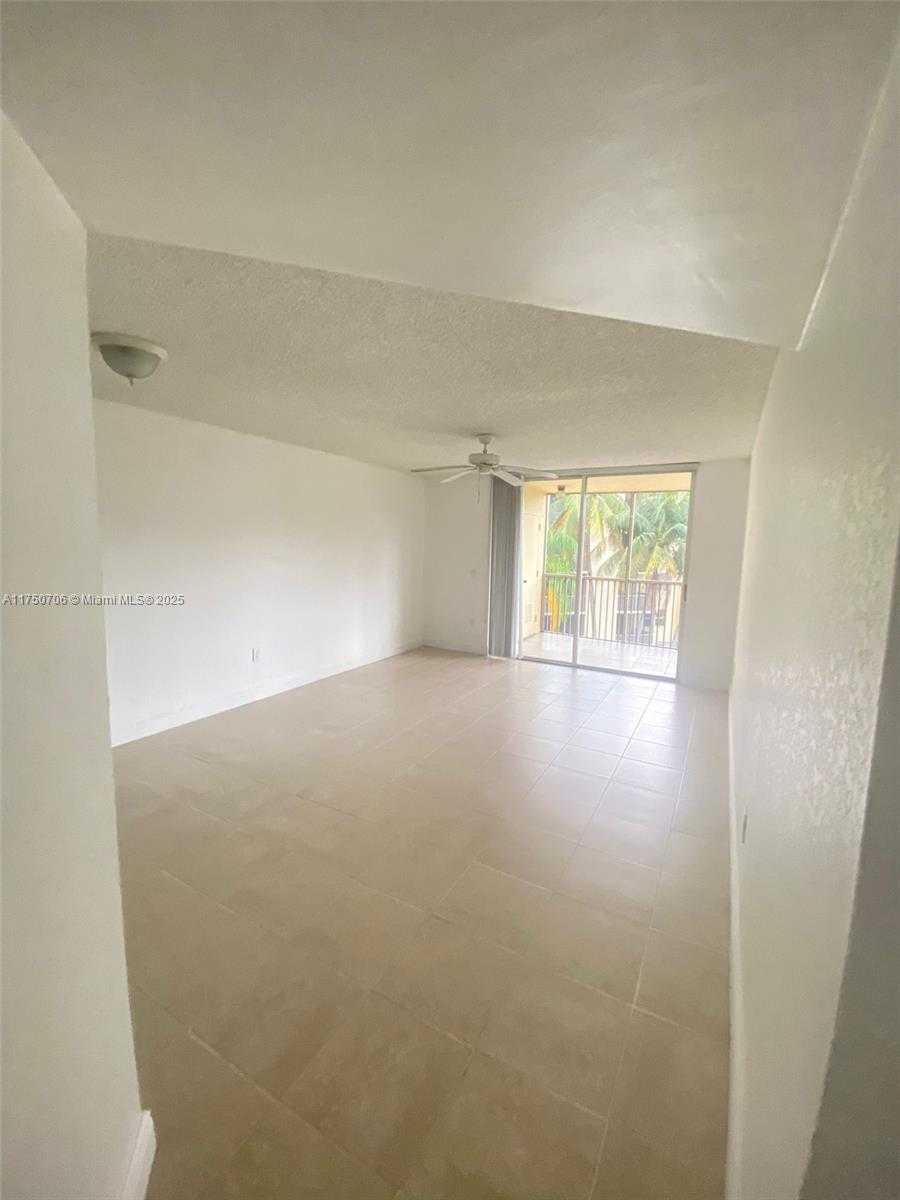 Small Image of 8255 LAKE DR #405, Doral Number 14
