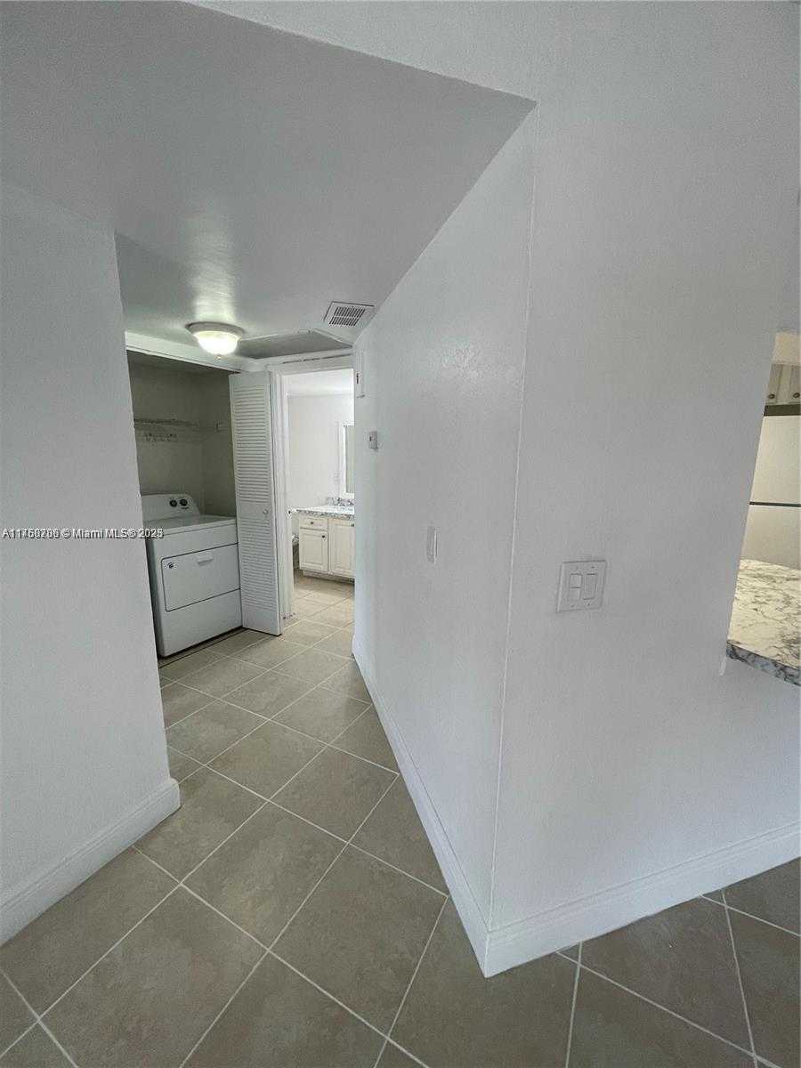 Small Image of 8255 LAKE DR #405, Doral Number 18