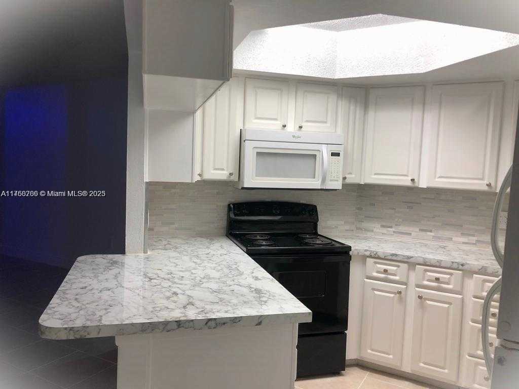 Small Image of 8255 LAKE DR #405, Doral Number 2