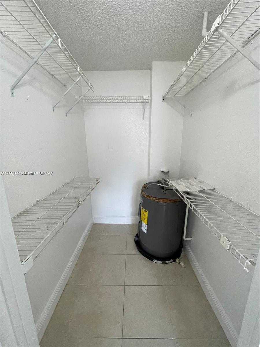 Small Image of 8255 LAKE DR #405, Doral Number 23