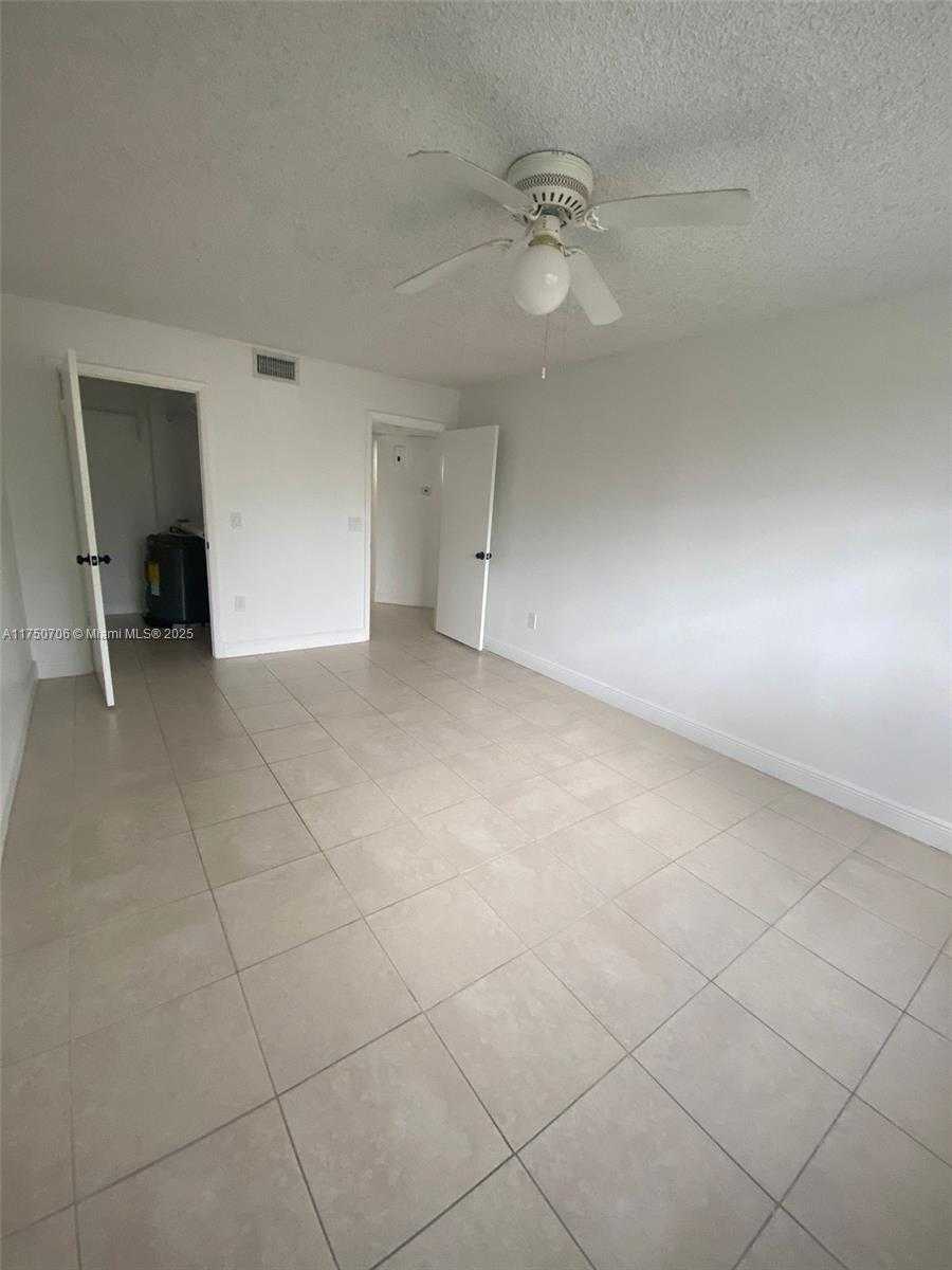 Small Image of 8255 LAKE DR #405, Doral Number 24
